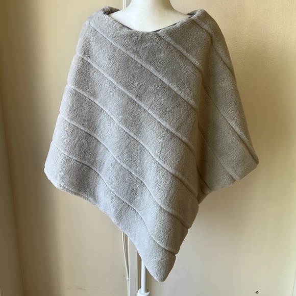New Grey Tourance Poncho Florence Faux Fur - Picture 3 of 8